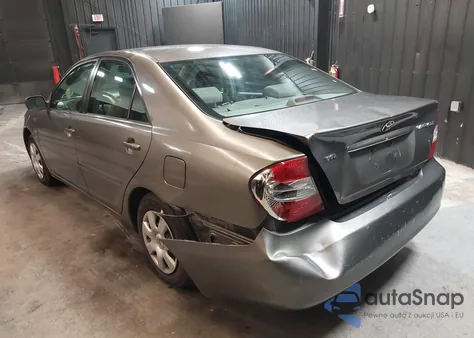 2002 Toyota Camry Le z USA, uszkodzony, nr VIN 4T1BE32K32U528231